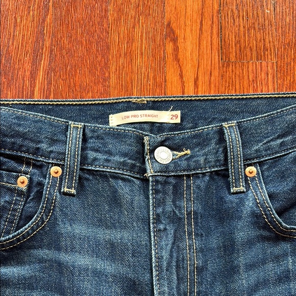 Levi’s Size 29 Low Pro Straight Jeans in a Dark Wash 100% Cotton - Picture 2 of 6